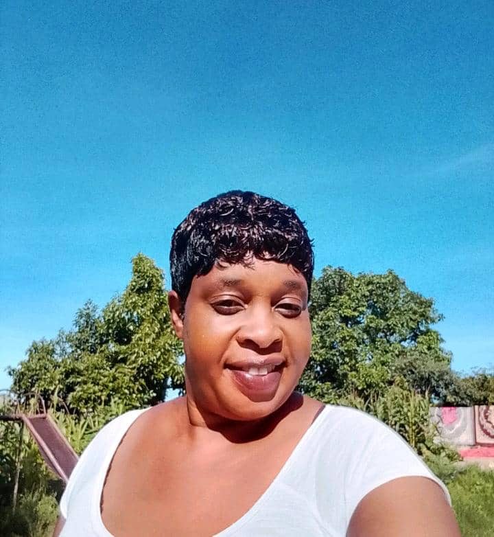 Client wearing a short curly pixie style